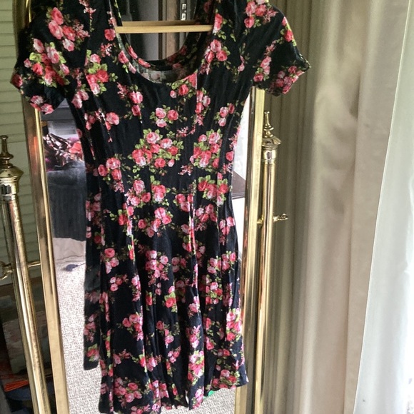 Dress-size sm - Picture 2 of 6